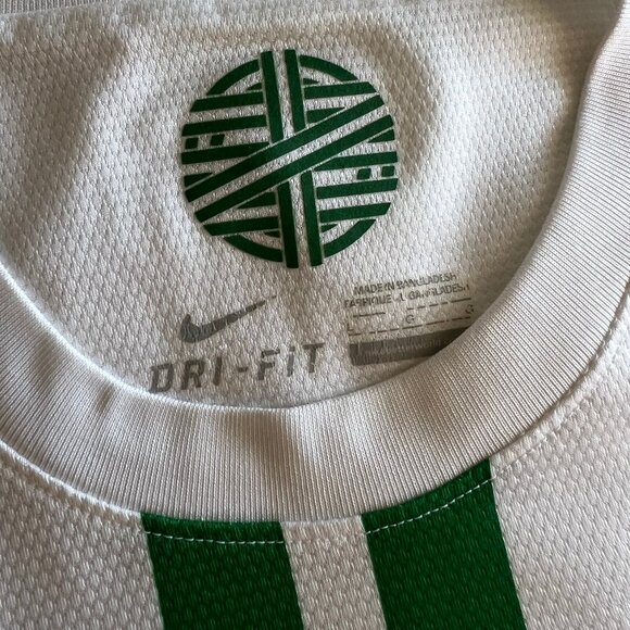 Portugal 2011/2012 Away Jersey - Picture 4 of 5